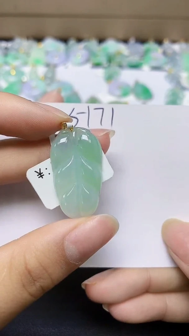 翡翠18K金镶嵌颈饰 天然缅甸翡翠A货