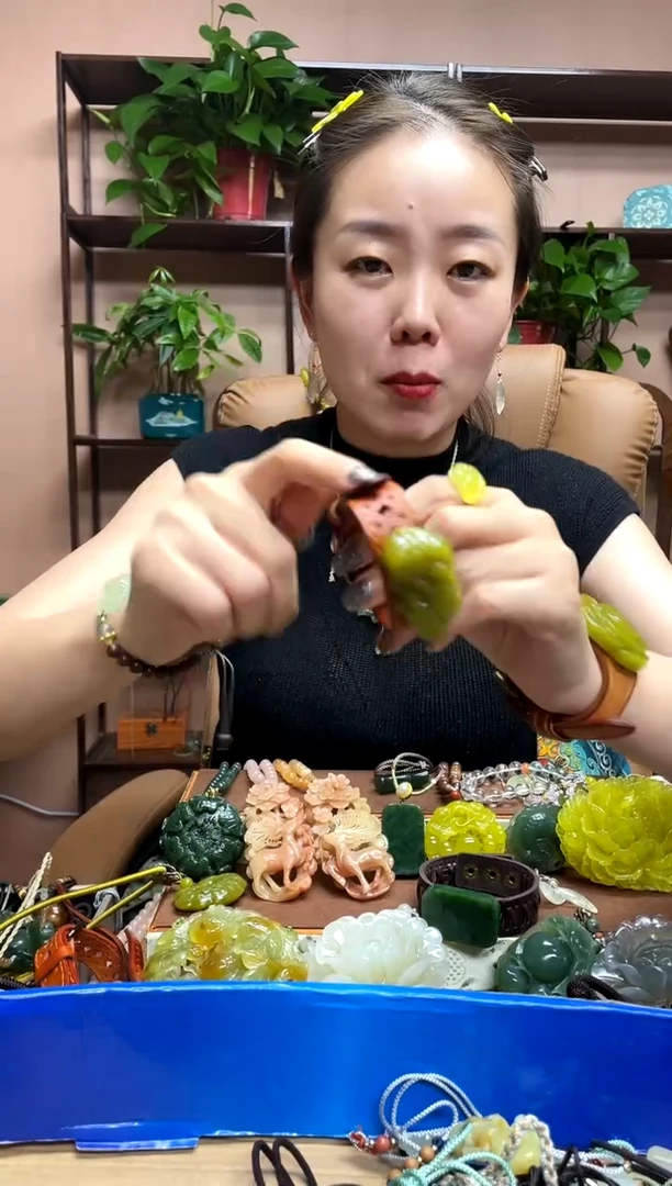 未镶嵌岫玉吊坠多样性发货发其中之一