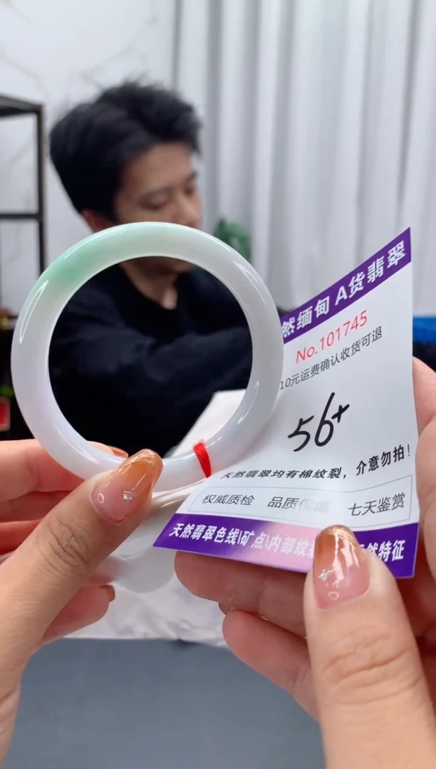未镶嵌手镯翡翠有纹，完美者勿拍
