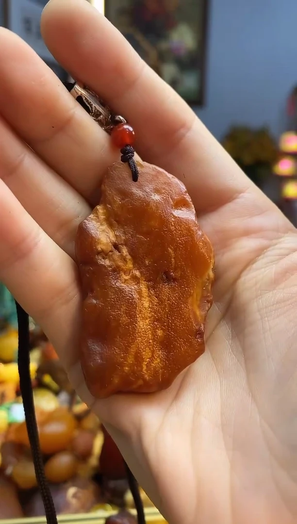 未镶嵌颈饰琥珀吊坠