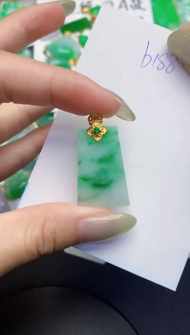 翡翠未镶嵌颈饰缅甸天然翡翠A货