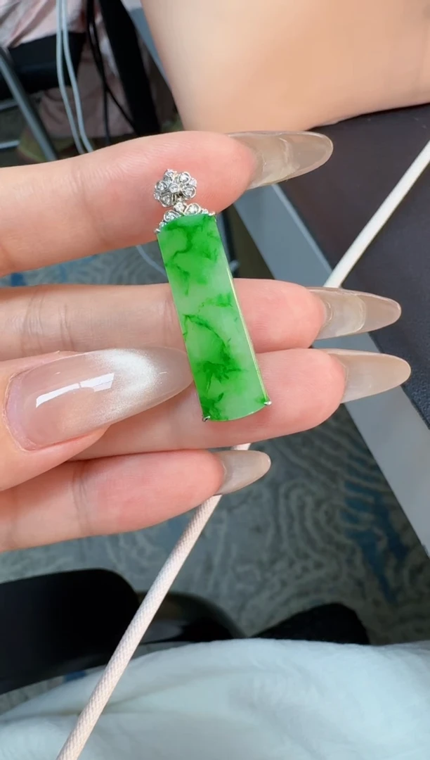 翡翠18K金镶嵌吊坠(不含链)缅甸A货翡翠