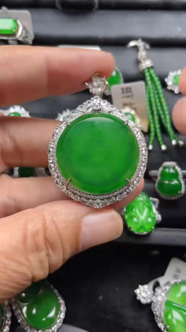 【闪购商品】翡翠颈饰银S925镶嵌翡翠