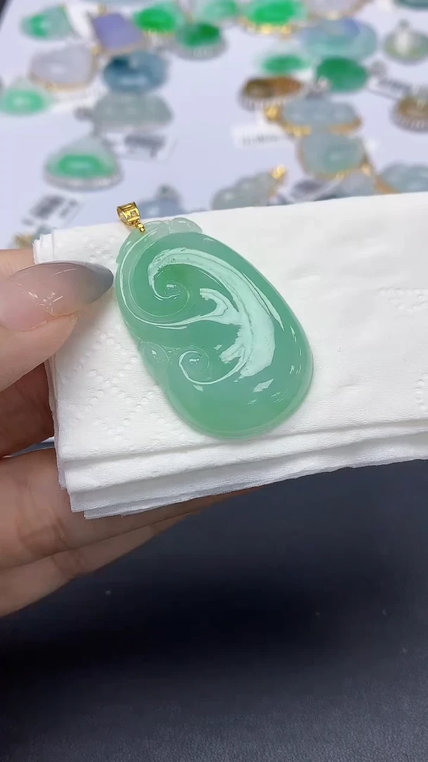 翡翠18K金镶嵌颈饰天然缅甸a货翡翠