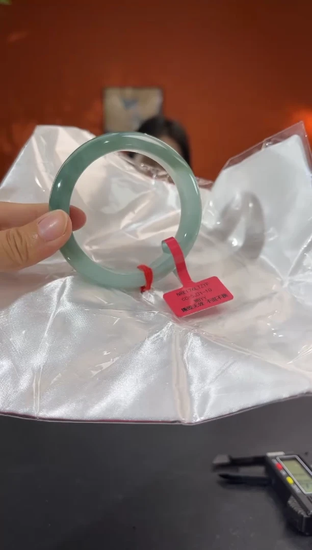 未镶嵌手镯翡翠12