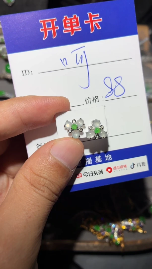 银S925镶嵌翡翠耳饰呵*呵 呵呵呵