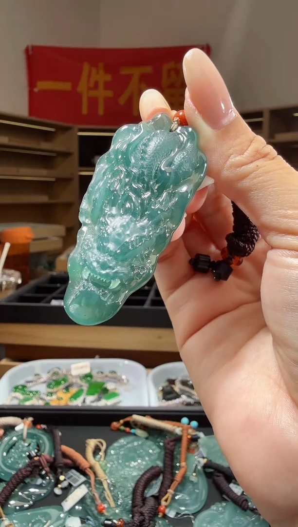 吊坠(不含链)未镶嵌翡翠龙牌（多样性发其一）