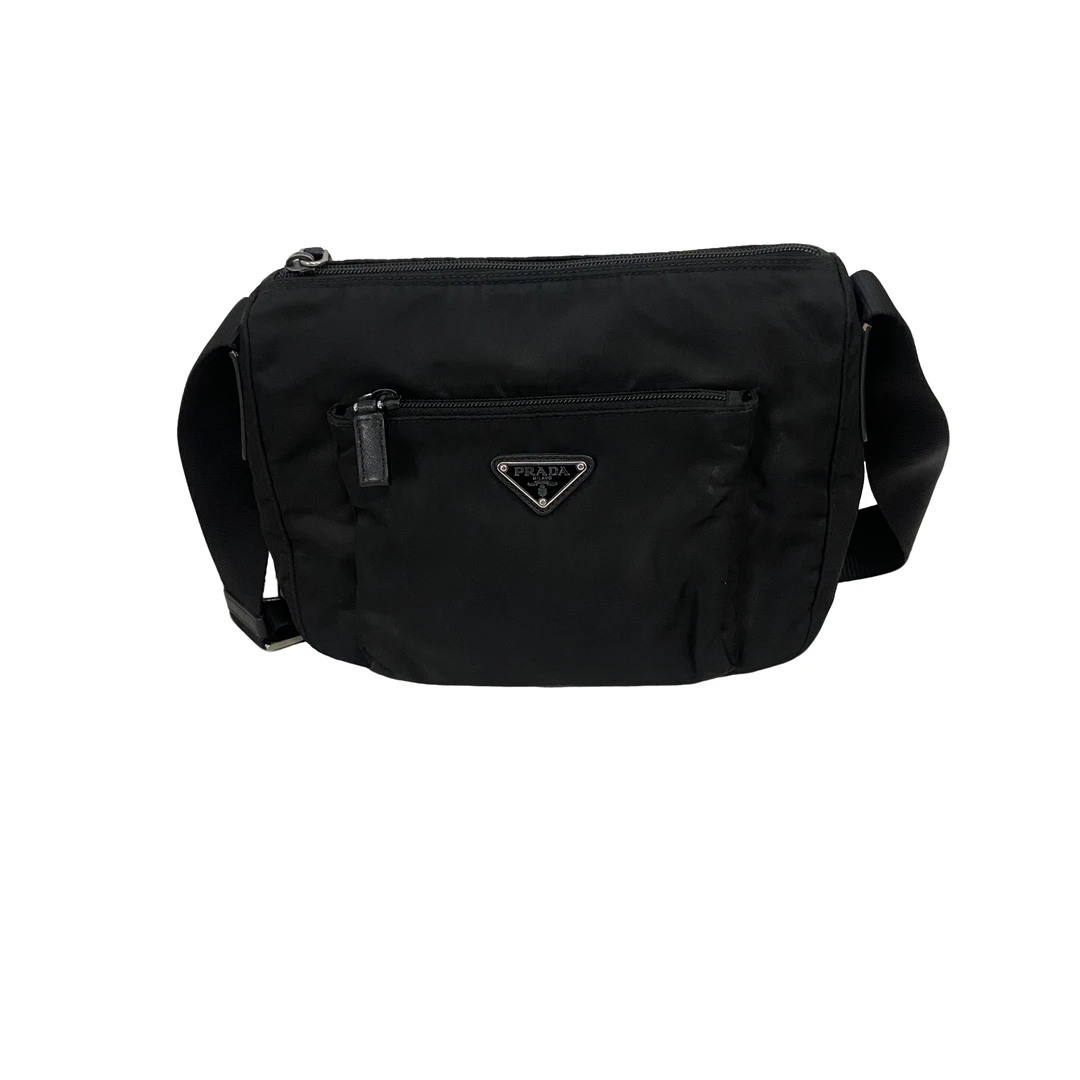 95新 Prada/普拉达 男士休闲时尚百搭尼龙黑色斜挎包/272
