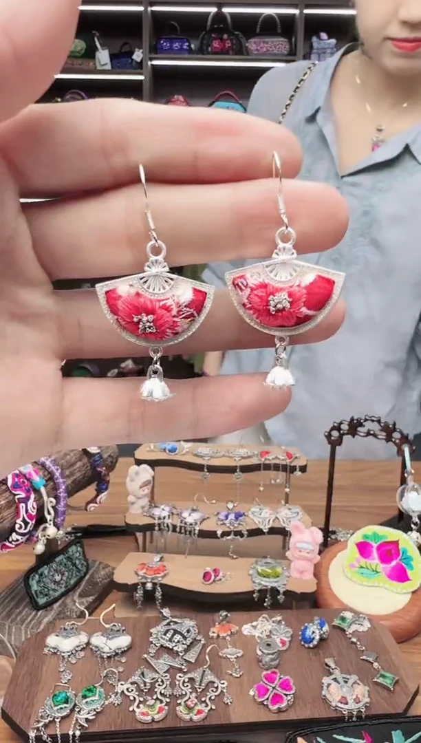 织绣84蒙阿苏苗绣传承旗舰店