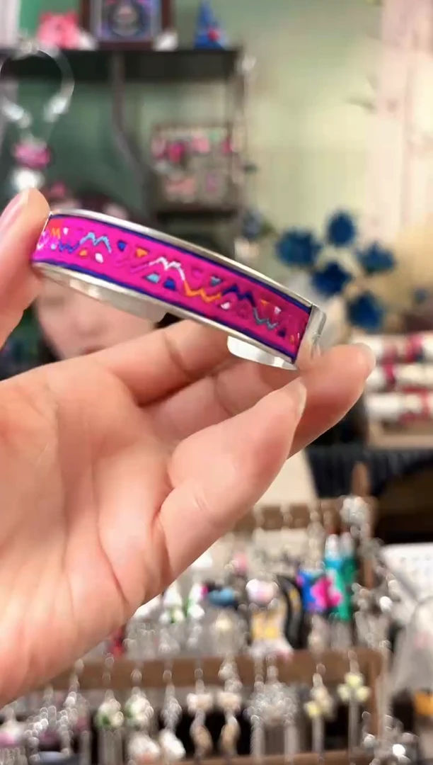 彩云南阁非遗老绣饰品557*