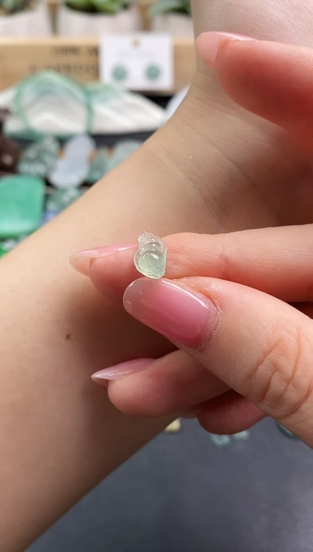 颈饰未镶嵌翡翠蜗牛