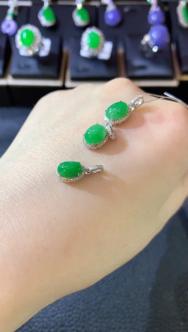 【闪购商品】翡翠吊坠(不含链)18K金镶嵌C13 多样性发货一件