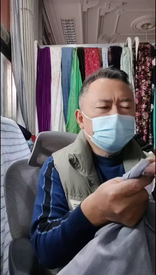 浅灰蓝色细纹宽面布料