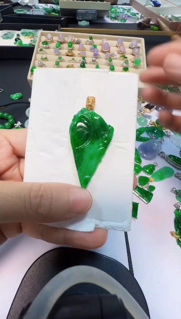 吊坠(不含链)18K金镶嵌翡翠2800