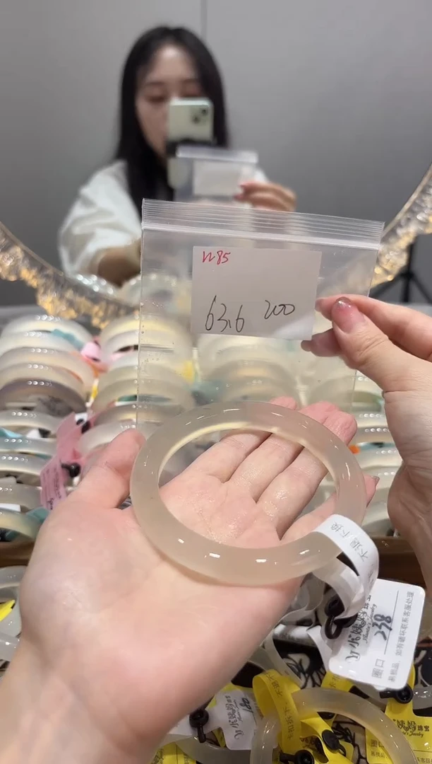 手镯玛瑙/玉髓未镶嵌C****?W85