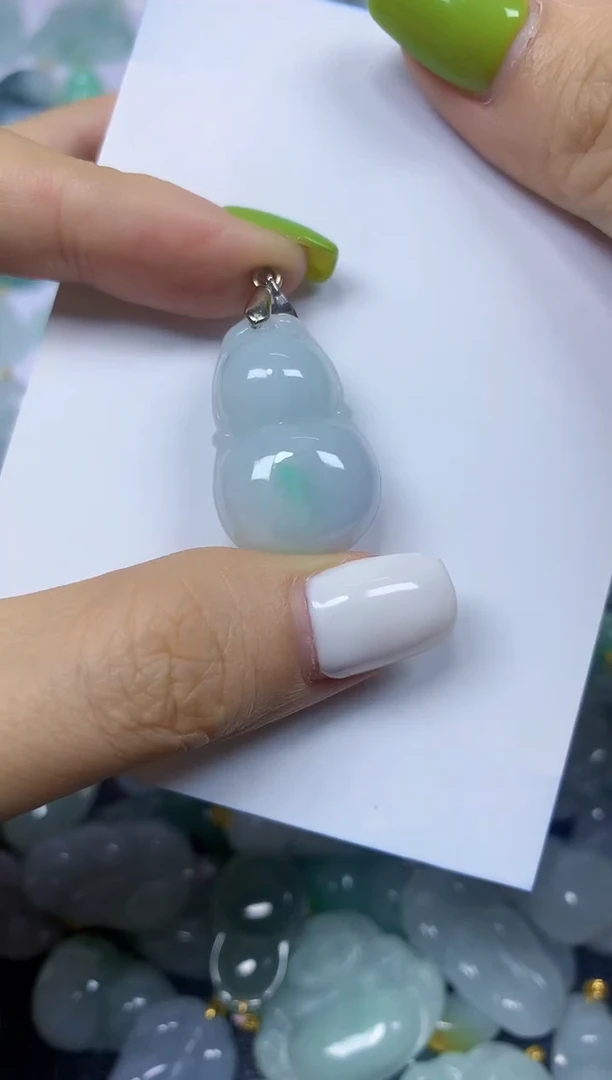 翡翠未镶嵌颈饰挂件