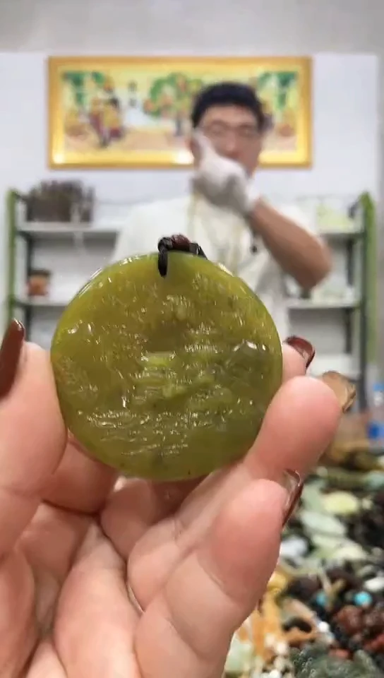 未镶嵌蛇纹石玉吊坠