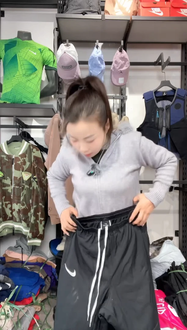 1542 闪购编码  运动卫衣裤以直播间过款为准 尺码.L 175