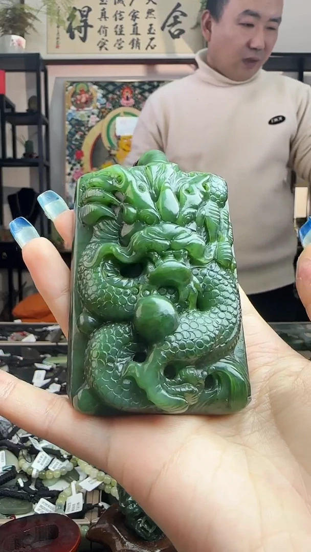 颈饰未镶嵌和田玉碧玉龍