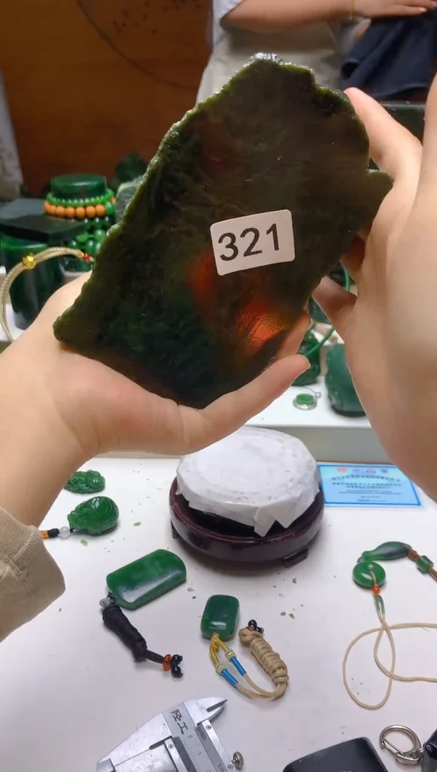 未镶嵌和田玉（碧玉）珠宝半成品0