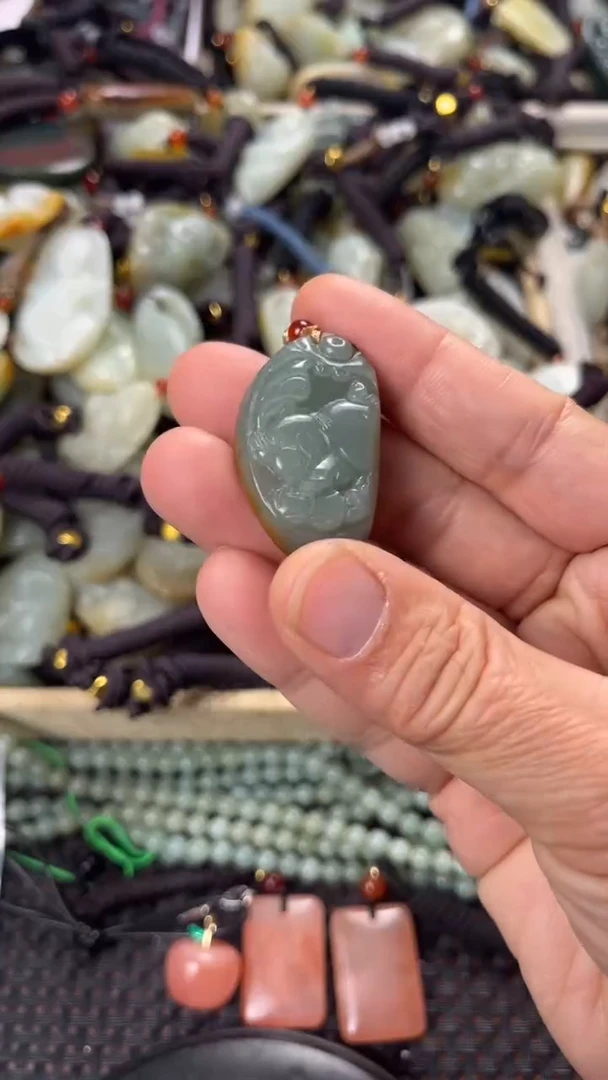 【闪购商品】和田玉颈饰未镶嵌多样性发货没有证书拍一发一有瑕