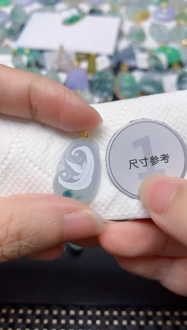翡翠18K金镶嵌颈饰天然缅甸A货翡翠