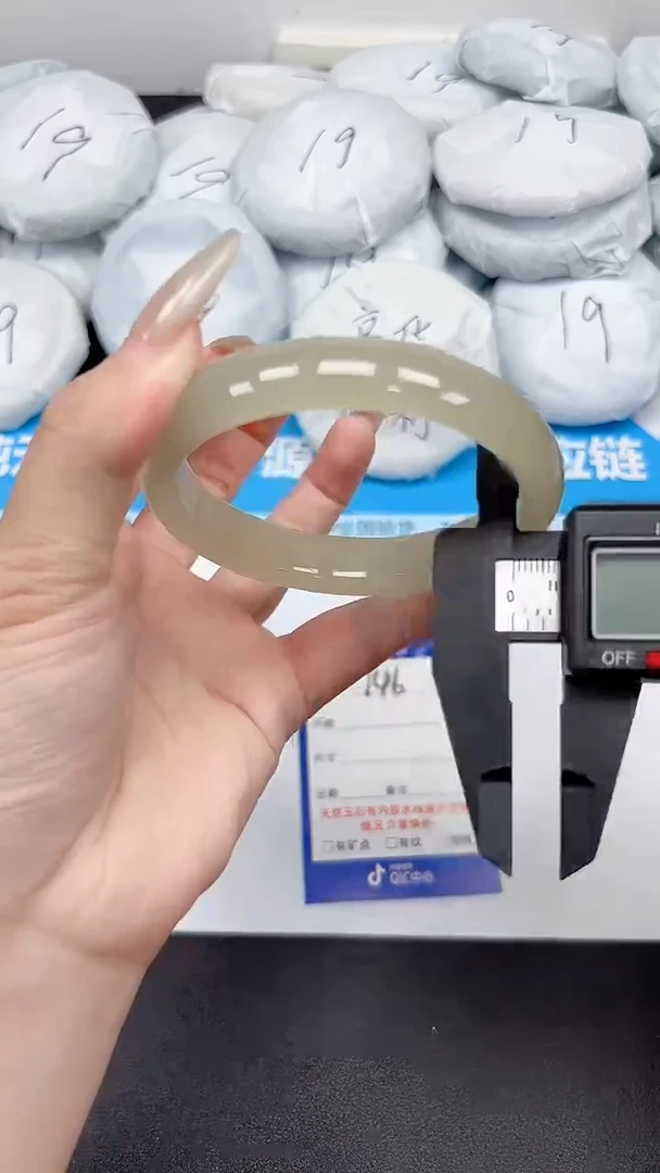 未镶嵌手镯石英质玉146/63