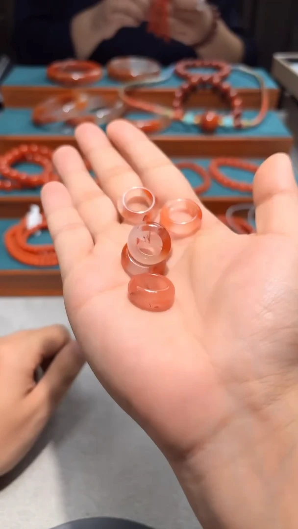 颈饰未镶嵌南红玛瑙跑环颜色大小多样性发一个