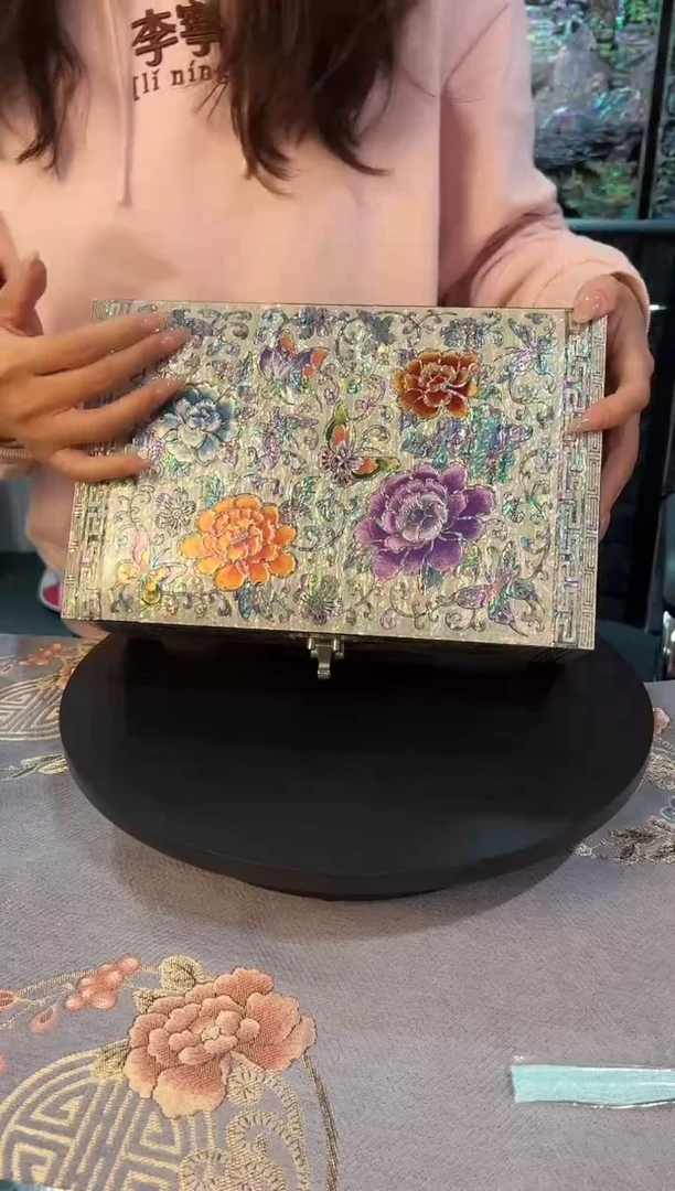 黑色鱼锁满贝底·弘贝雅螺钿漆器文化馆