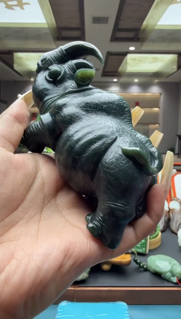 未镶嵌和田玉摆件szq