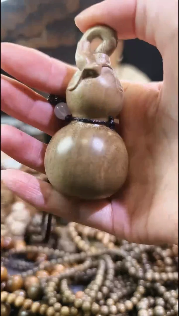 金丝楠葫芦手把件