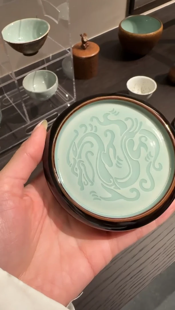 瓷?***朲黄灿 墨玉 汉龙盖置