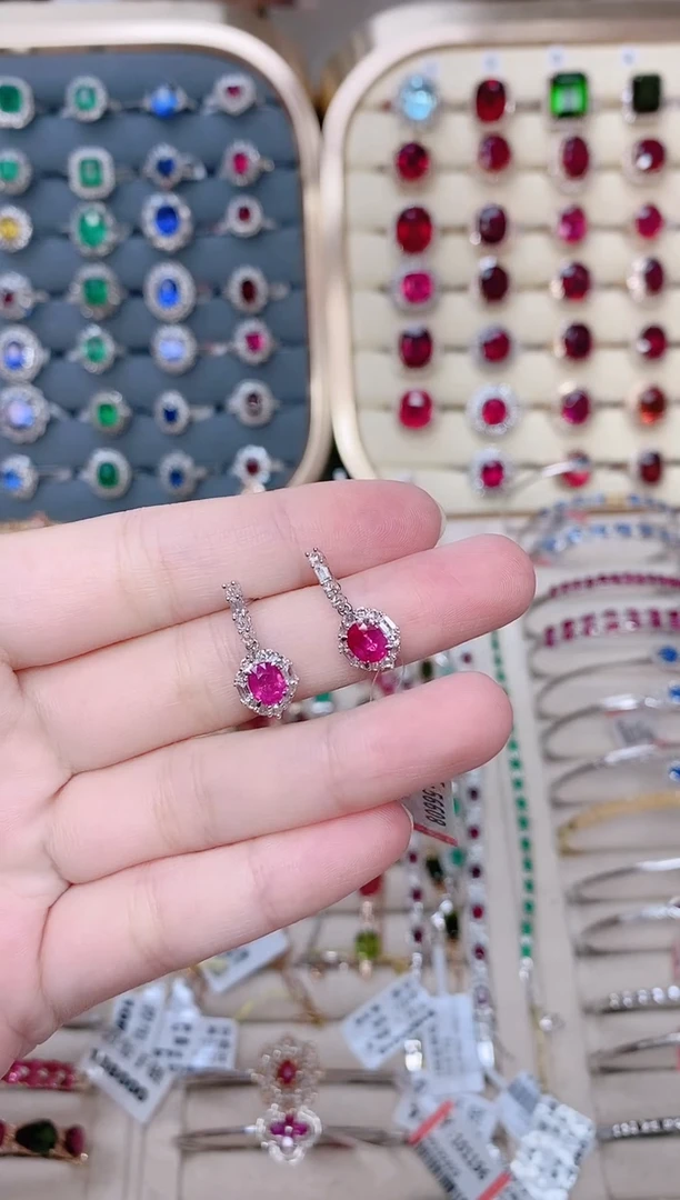 18K金镶嵌耳钉红宝石今**世-1.52ct