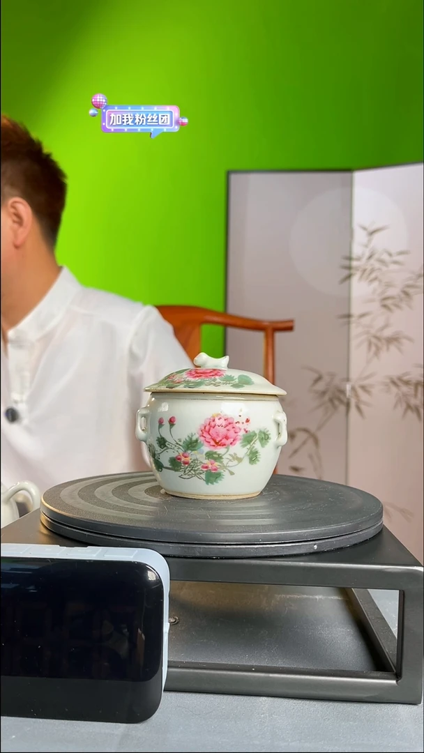 瓷盘威***兵粉彩花卉小盖杠