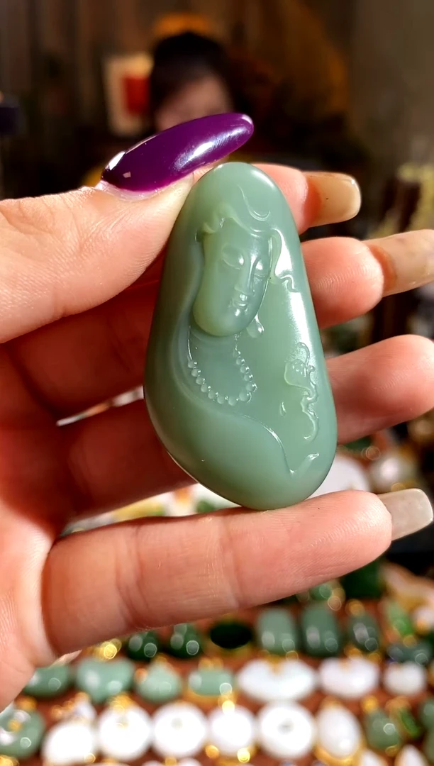 吊坠(赠链)未镶嵌和田玉.