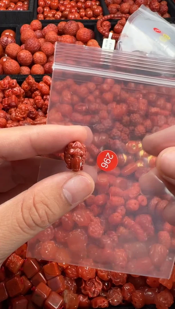 南红玛瑙未镶嵌颈饰1