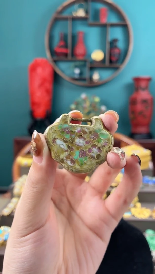 非遗手工景泰蓝吊坠米色万花