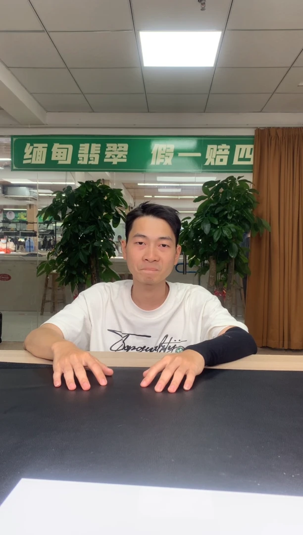 未镶嵌定制翡翠王**?          *5612626
