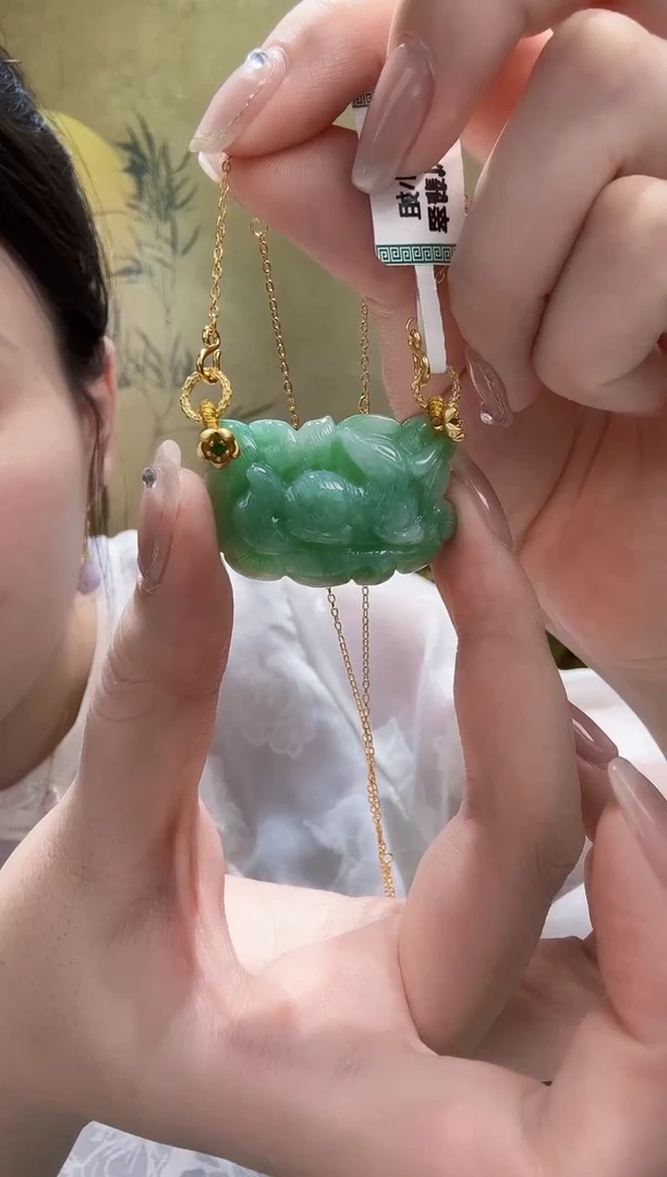 颈饰未镶嵌翡翠吊坠