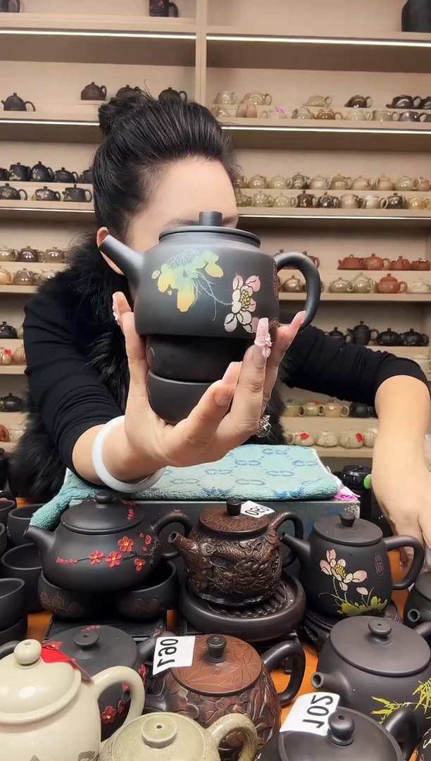 壶彩填德中+2线雕杯 118