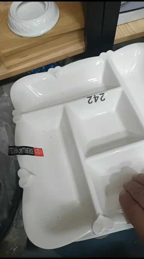 瓷y*242白色多格盘一个
