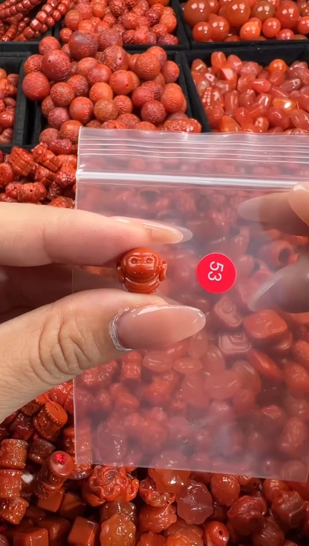 南红玛瑙未镶嵌颈饰1