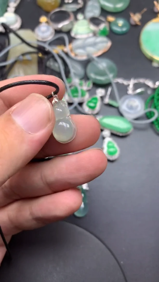 颈饰18K金镶嵌翡翠淑*normal商品不退不换