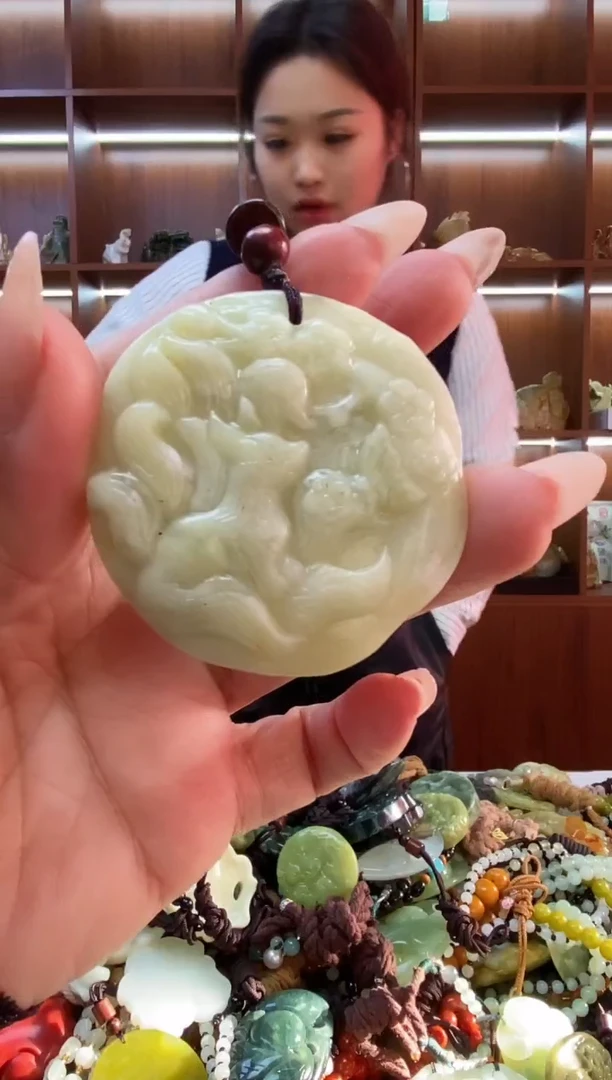 未镶嵌蛇纹石玉吊坠