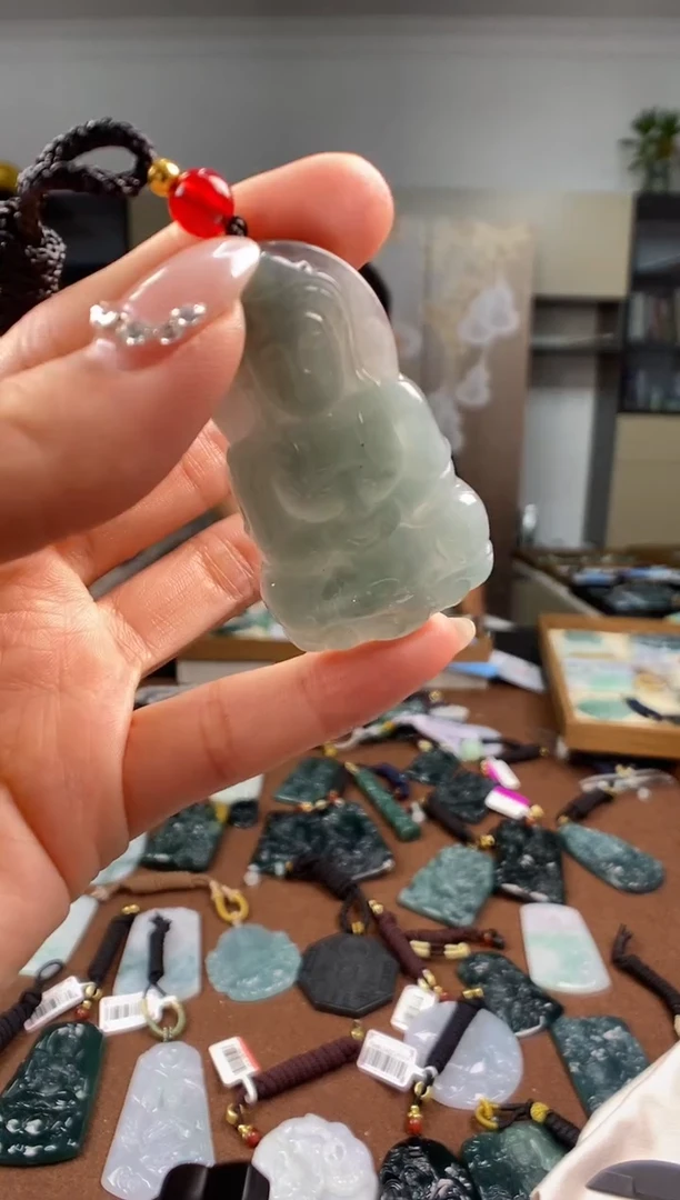 颈饰未镶嵌翡翠 多样性发其一