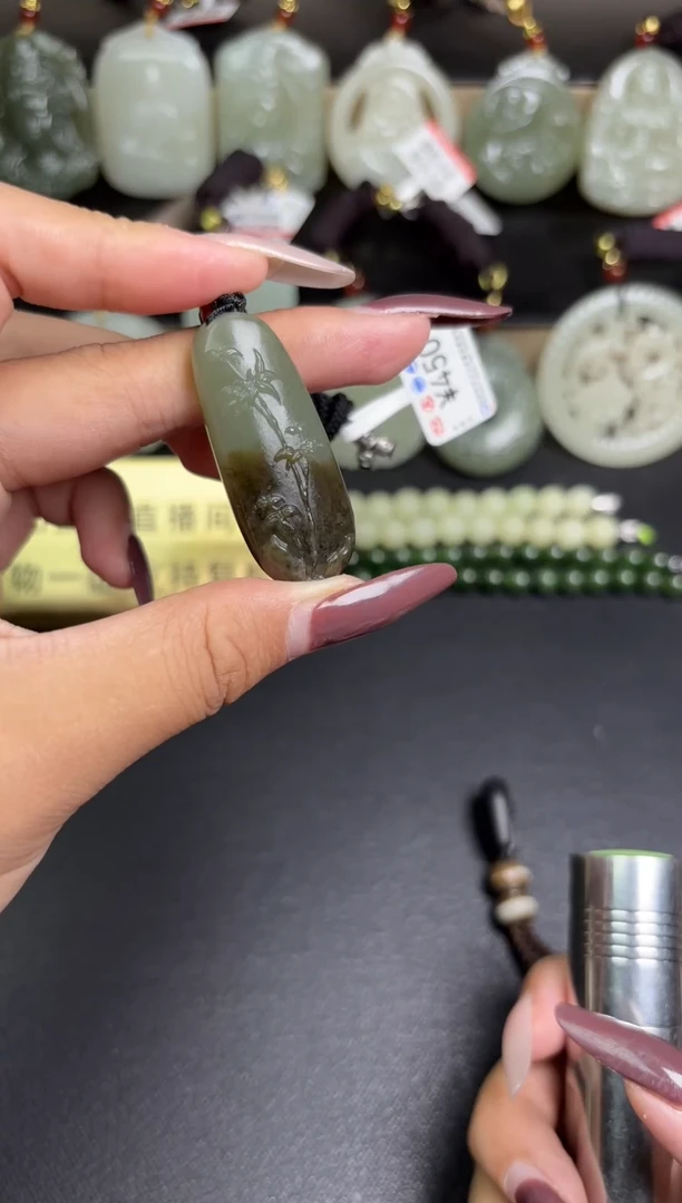 和田玉未镶嵌颈饰1