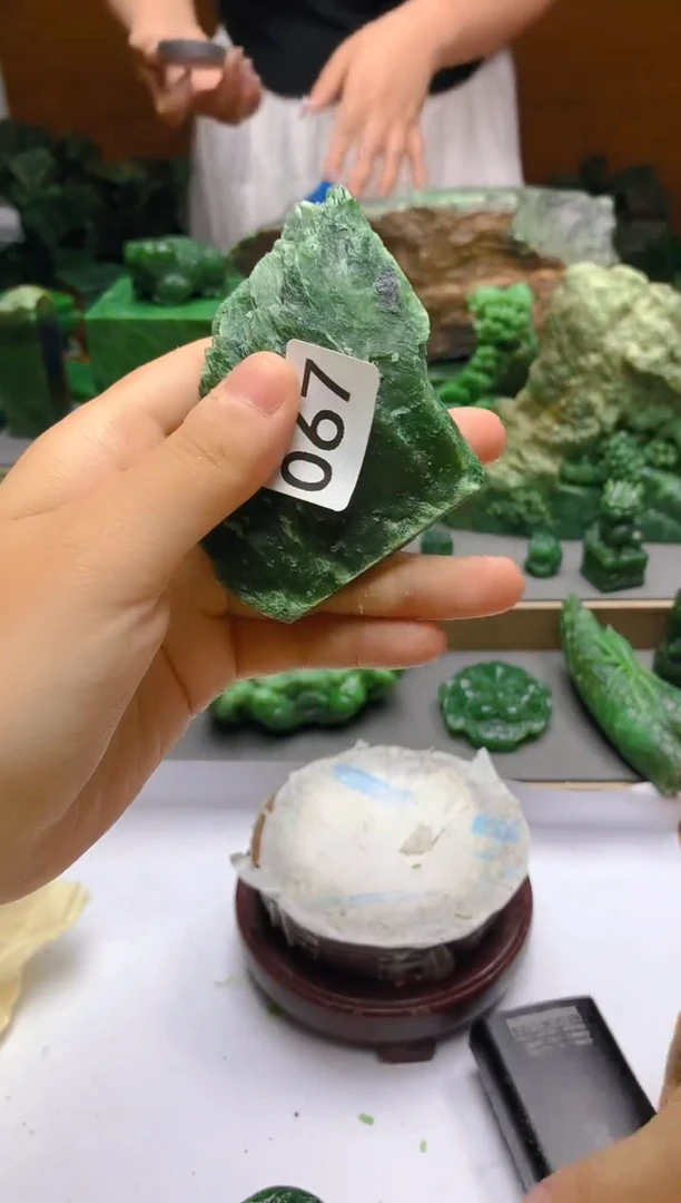 和田玉（碧玉）未镶嵌珠宝半成品1