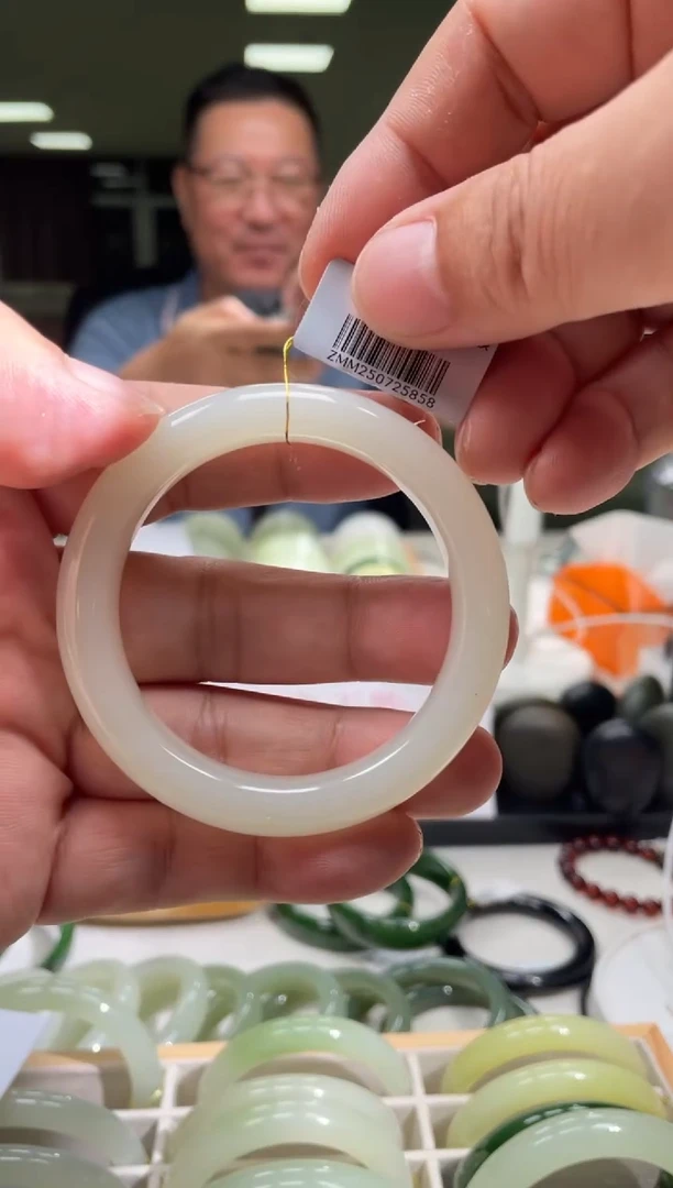 和田玉手镯未镶嵌53-54圈口 5858