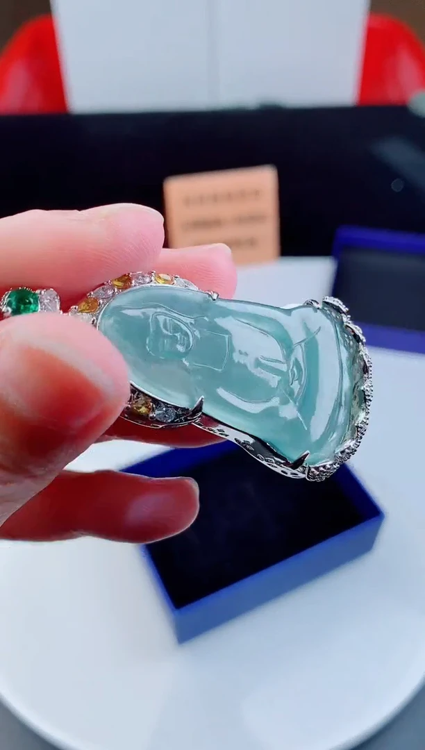 颈饰未镶嵌翡翠