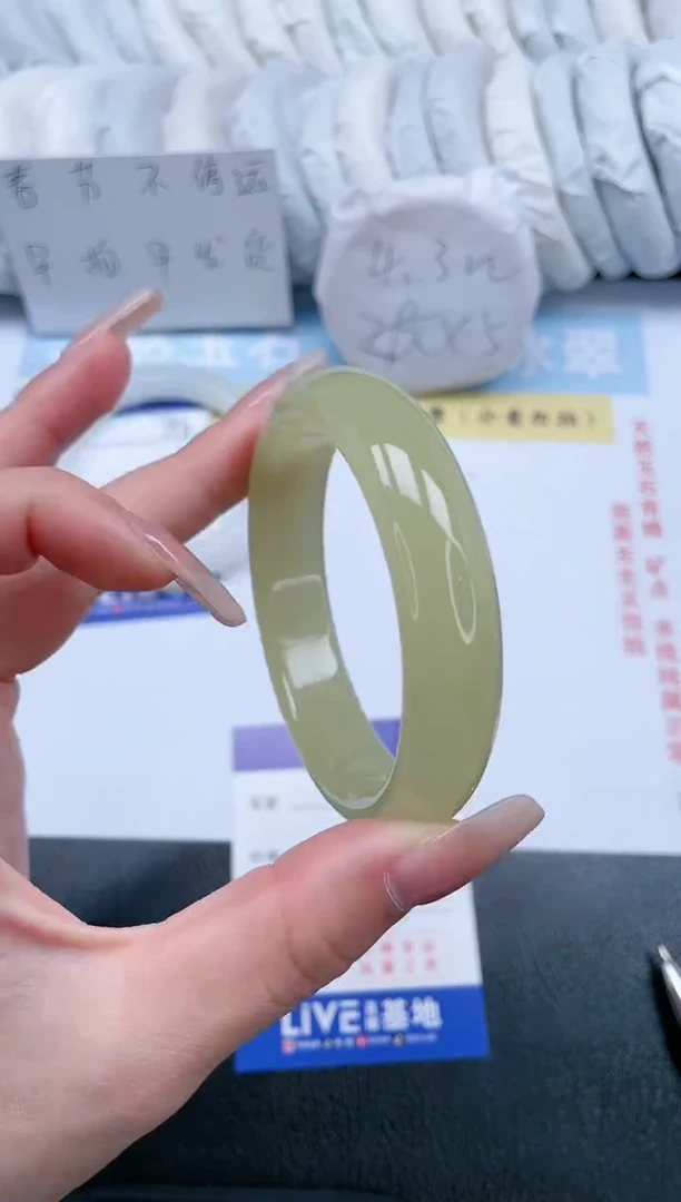 【闪购商品】石英质玉手镯未镶嵌姜黄微瑕有棉块介意勿拍T97-54.8